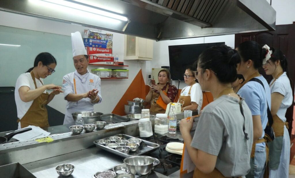 Lớp học nấu ăn
