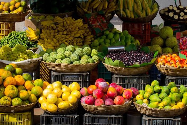 Gom đơn đặc sản, trái cây theo mùa